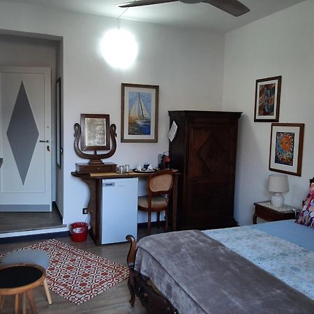 Retro' Beb Bed & Breakfast La Spezia Bilik gambar